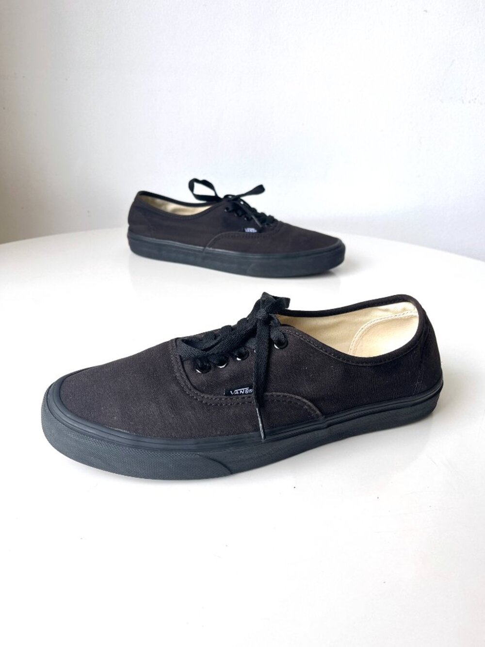 Men's Blackout Authentic Shoe Low Top Sneaker Size 10 - Picture 4 of 7